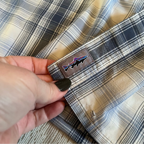 Men's Patagonia Sun stretch blue plaid shirt - Picture 4 of 13